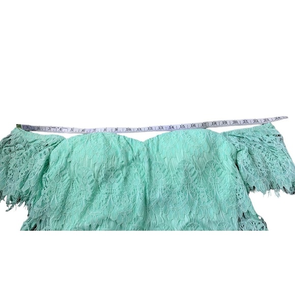 Lace Crop Top with Heart shaped Neckline Large Size - Picture 8 of 11